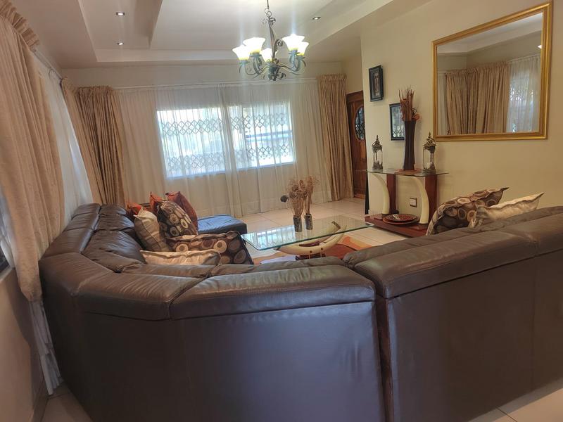 6 Bedroom Property for Sale in Geelhoutpark North West